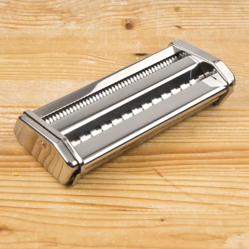 Girmi IM90 Tésztakészítő, kézi működtetésű, 9 vágási beállítás, 3 féle tésztaméret (lasagne, spagetti, metélt)